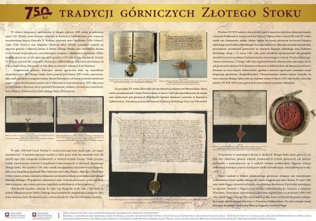 Plansza wystawy "750 lat tradycji górniczych Złotego Stoku" ze zdjęciami sześciu dokumentów pergaminowych i opisem.